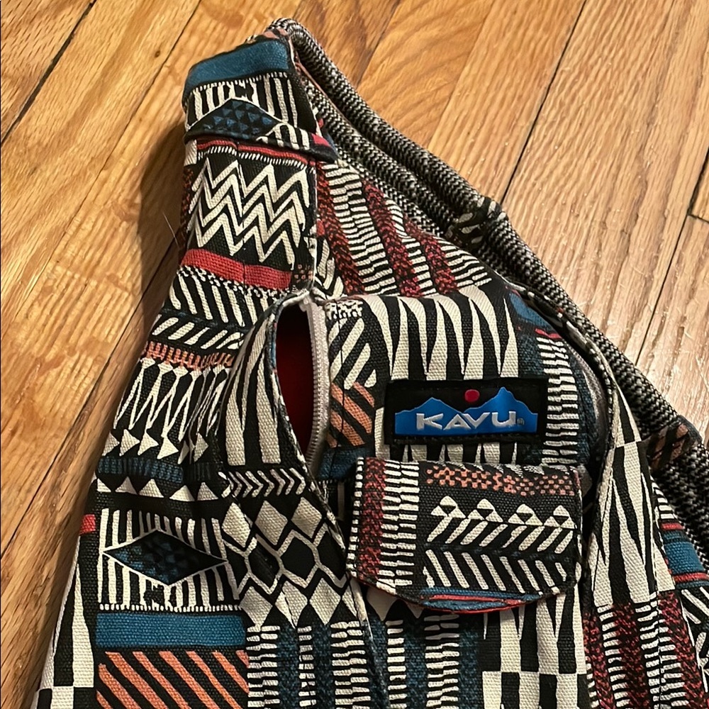 KAVU Patterned Sling Bag - Picture 2 of 3